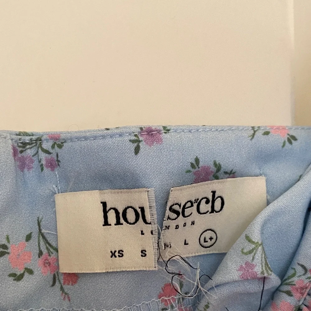House of CB 'Carina' Light Blue Floral Chemise - Picture 3 of 4